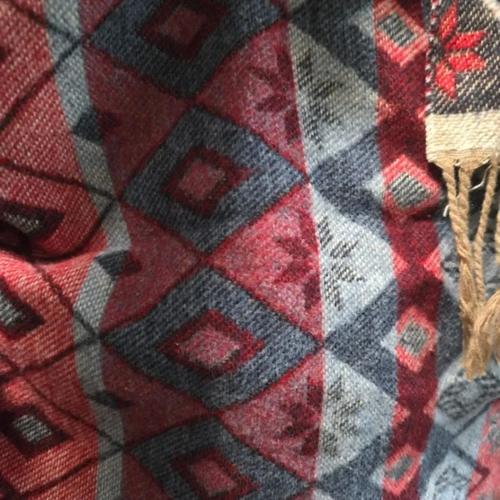 VINTAGE PERRY ELLIS SCARF IN EXCELLENT CONDITION OSFM